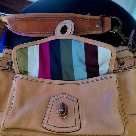 COACH 11127 Vintage Legacy Shoulder Bag - Picture 6 of 9